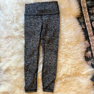 Lululemon Wunder under tights size 6